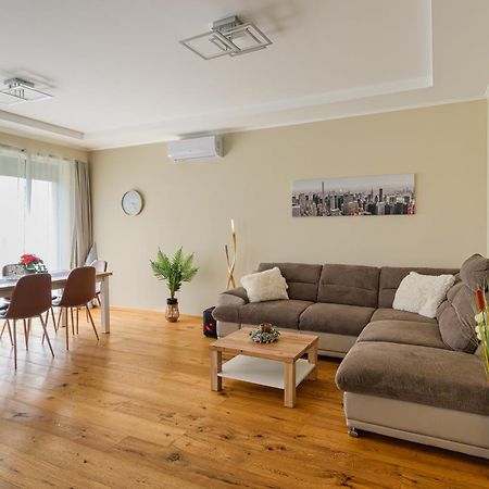 Abg House Ecser 外观 照片