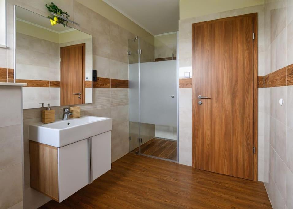 Abg House Ecser 外观 照片