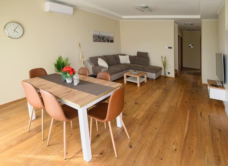 Abg House Ecser 外观 照片