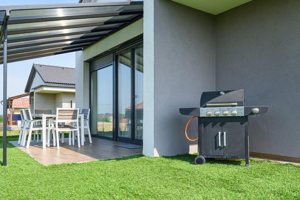 Abg House Ecser 外观 照片